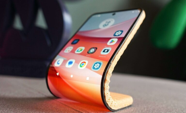 MWC 2024 Shows Motorola Adaptive Display Concept Hands-On Images